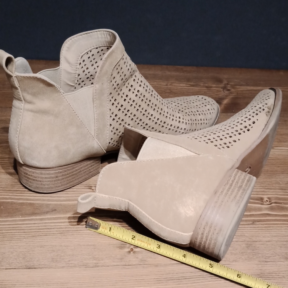 Restricted booties - Picture 8 of 8